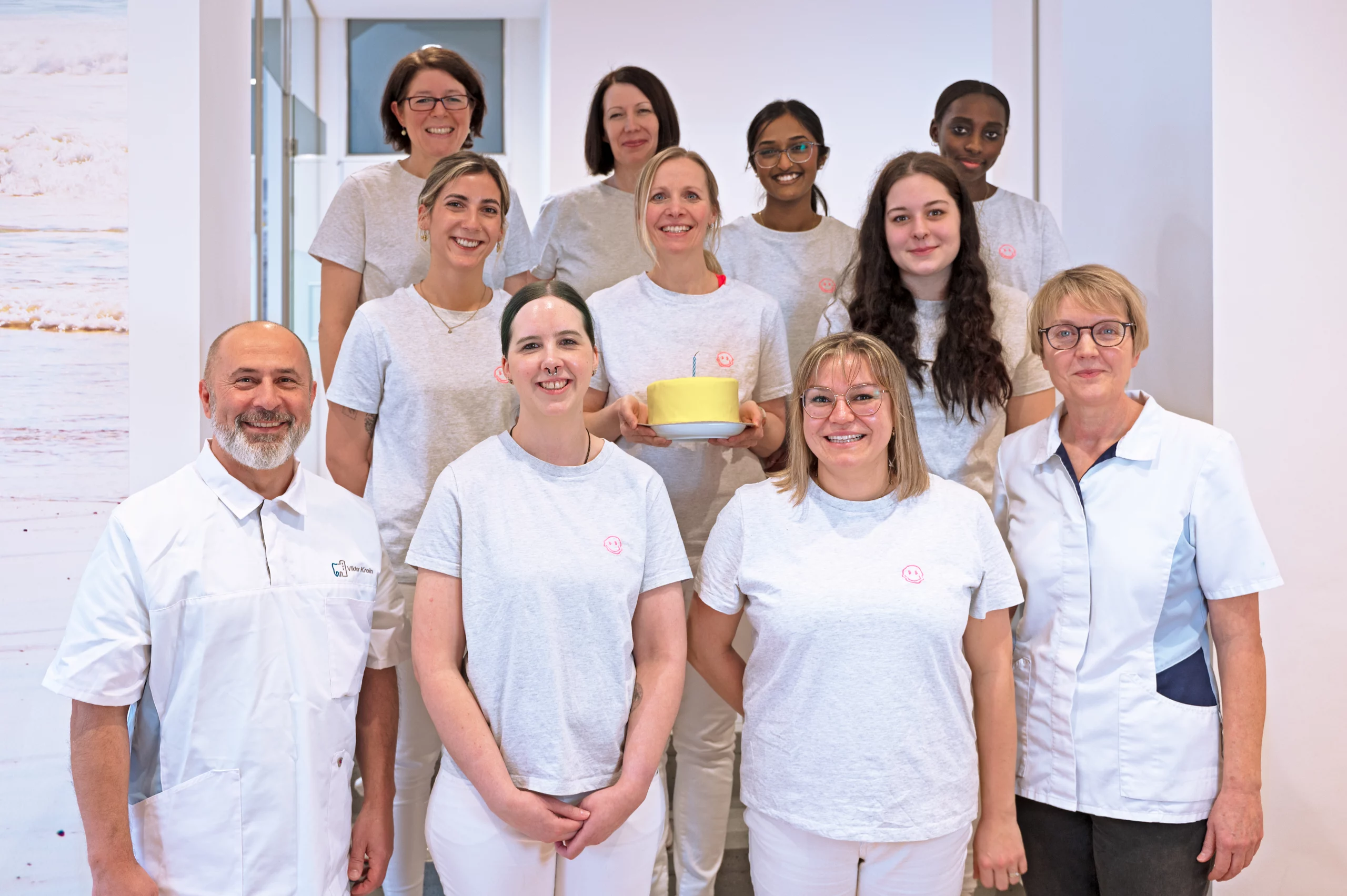 Teamfoto von der Praxis für Kieferorthopädie Güntzer in Trier.